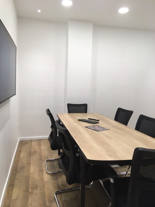 Large meeting room 6 persons